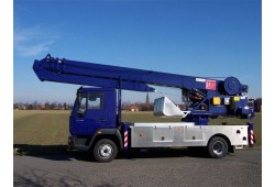 CAMION GRUE DE CHARPENTIER 